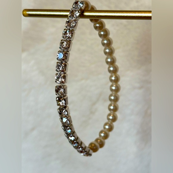 Jewelry - "Shinny & Pearls" Sweet stretchy bracelet